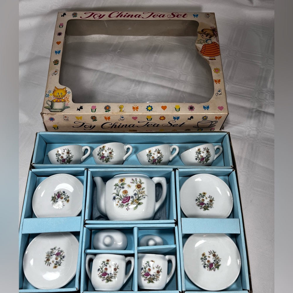 Vintage Toy China Tea Set, 17 Pieces, Floral Design, Miniature, Original Box